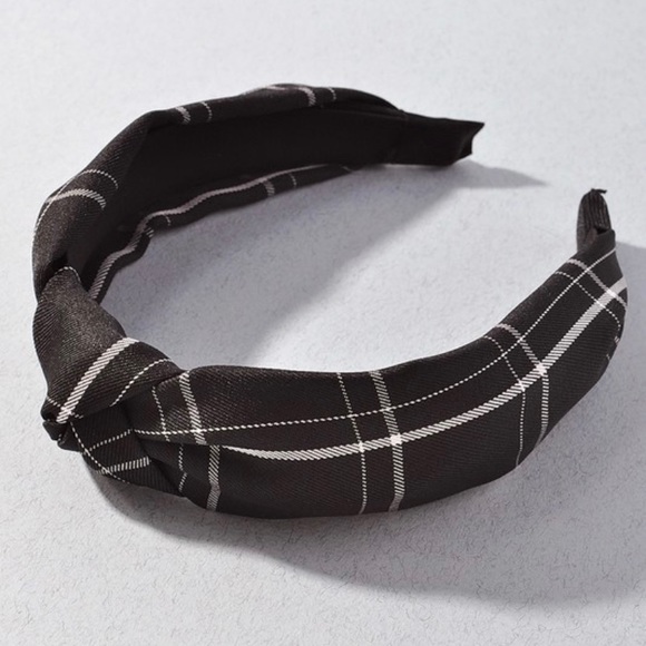 LAST ONE | Black + White Headband - Picture 4 of 6